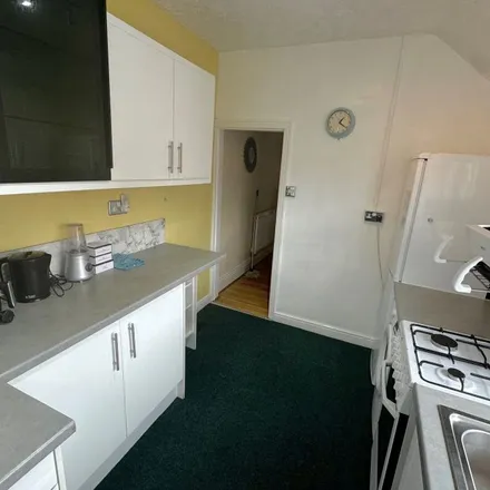 Image 5 - West Heath Road, Northfield, B31 3TQ, United Kingdom - Apartment for rent