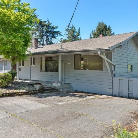Buy this 3 bed house on 5411 Southeast César E. Chávez Boulevard in Portland, OR 97202