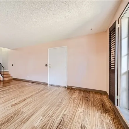 Image 2 - Las Vegas Country Club, LVCC Loop, Winchester, NV 89169, USA - Condo for sale