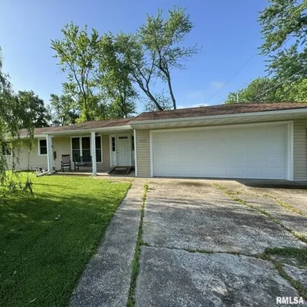 Buy this 3 bed house on 1129 West Boone Street in Salem, IL 62881