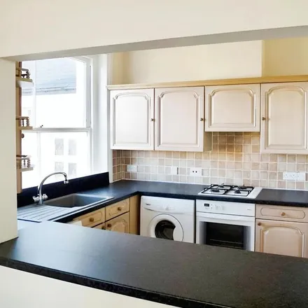 Image 2 - Queen's Gardens, Hove, BN3 2GT, United Kingdom - Apartment for rent