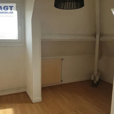 Image 2 - 19 Place Georges Clemenceau, 60000 Beauvais, France - Apartment for rent