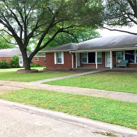 Rent this 2 bed house on 9534 Dixie Ln in Dallas, Texas