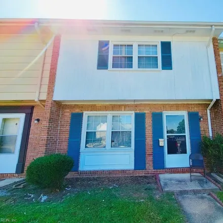 Buy this 3 bed townhouse on 400 Savage Drive in Warwick Lawns, VA 23602