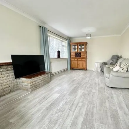 Image 5 - 36a Vincent Road, Luton, LU4 9AW, United Kingdom - House for sale