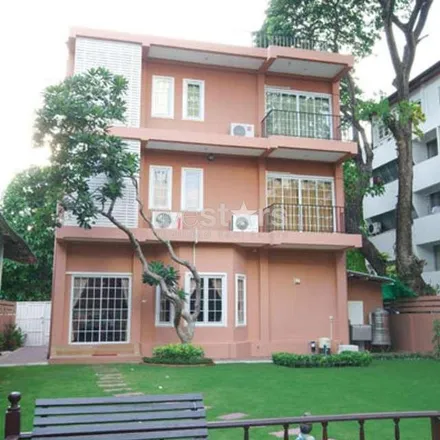 Rent this 5 bed apartment on Hisho in Soi Sukhumvit 26, Khlong Toei District