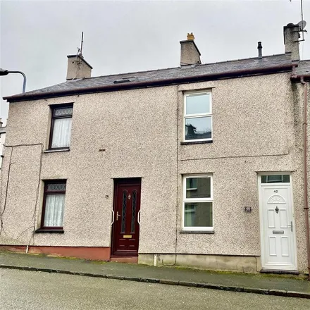 Rent this 2 bed townhouse on William Street in Caernarfon, LL55 1ND