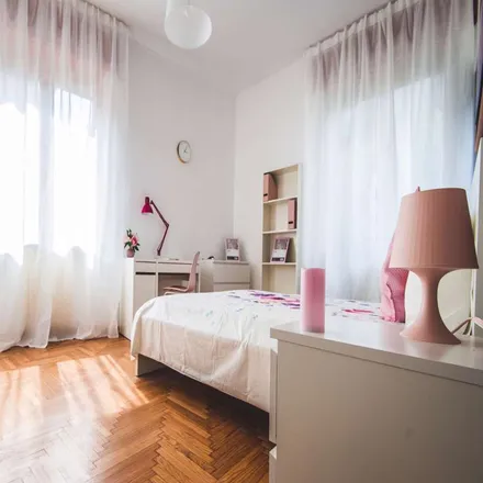 Rent this 5 bed room on Via Achille Zezon in 10, 20124 Milan MI