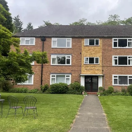 Rent this 2 bed apartment on Trotsworth Court in Virginia Water, GU25 4AH