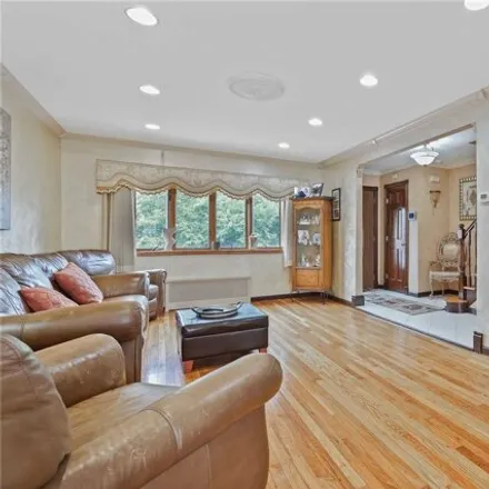 Image 5 - 63-44 72nd Street, New York, NY 11379, USA - House for sale