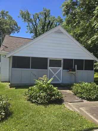Buy this 3 bed house on 1123 W 11th St in Bloomington, Indiana