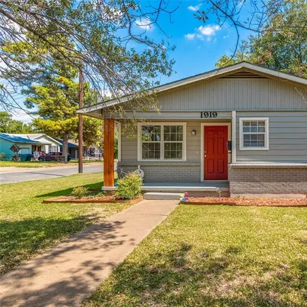 Buy this 3 bed house on 2199 North Shannon Street in Sherman, TX 75092
