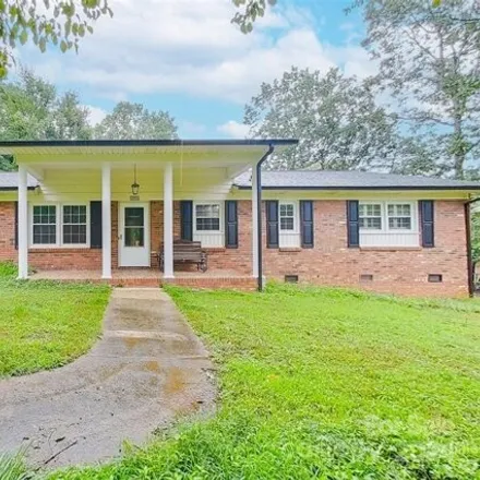 Buy this 3 bed house on 324 Hoyle Street in Lincolnton, NC 28092