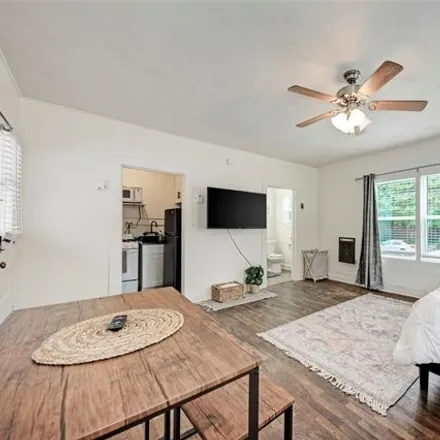 Image 4 - 915 West 21st Street, Austin, TX 78705, USA - Condo for sale