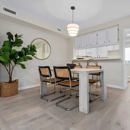 Image 6 - 641 North Orlando Avenue, West Hollywood, CA 90048, USA - Townhouse for sale