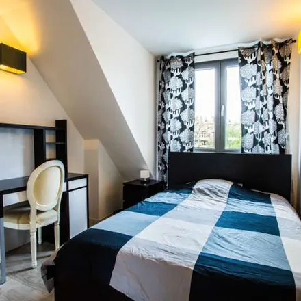 Rent this 3 bed apartment on Avenue Coghen - Coghenlaan 244 in 1180 Uccle - Ukkel, Belgium