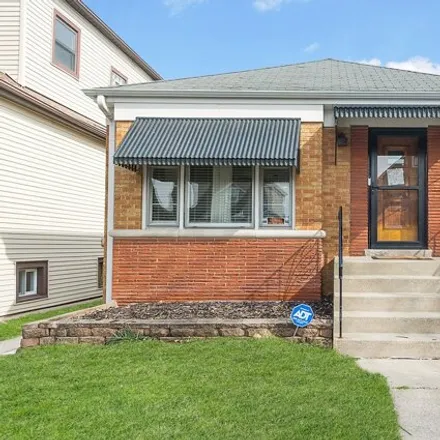 Buy this 2 bed house on 3507 North Neenah Avenue in Chicago, IL 60634