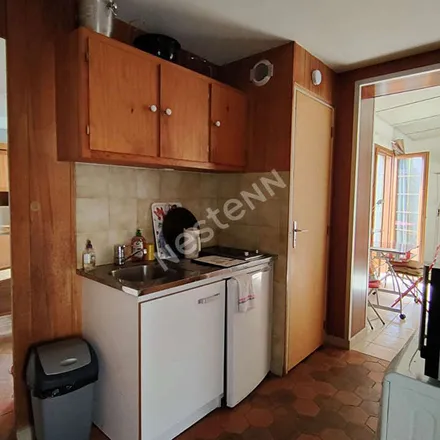 Rent this 2 bed apartment on 3 a Place Rivierre-Casalis in 45400 Fleury-les-Aubrais, France