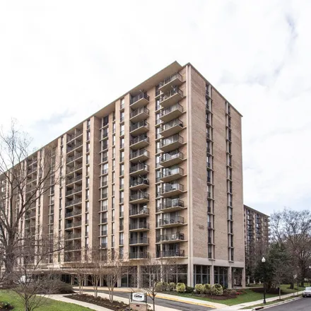 Image 1 - The Carlton Condominium, 4600 South Four Mile Run Drive, Arlington, VA 22204, USA - Condo for sale