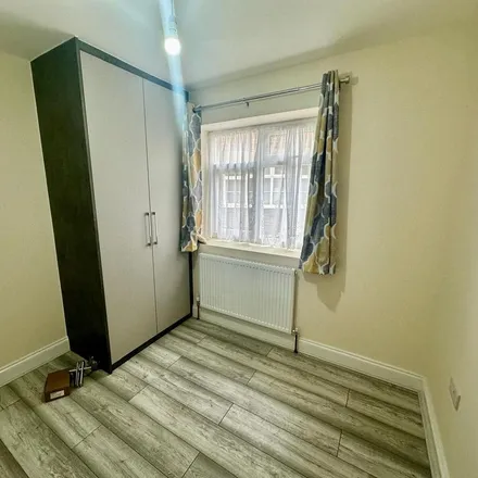 Rent this 1 bed room on Munster Avenue in London, TW4 5BJ
