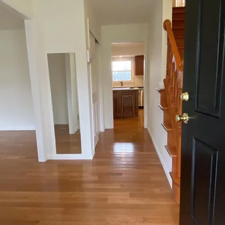 Rent this 5 bed apartment on 289 Briar Lane in Oakland, Newark