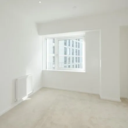 Image 7 - Ilford Hill, London, IG1 2AT, United Kingdom - Apartment for sale