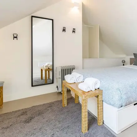 Rent this 1 bed apartment on Cordoaria in Travessa do Carmo, 4050-366 Porto