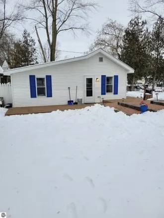 Buy this 2 bed house on 590 Chatterton Street in Alma, MI 48801