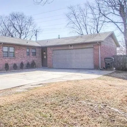 Buy this 3 bed house on 401 East 16th Street in Owasso, OK 74055