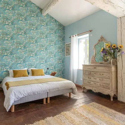 Rent this 4 bed house on Saint-Rémy-de-Provence - Les Longues in D 31, 13210 Saint-Rémy-de-Provence