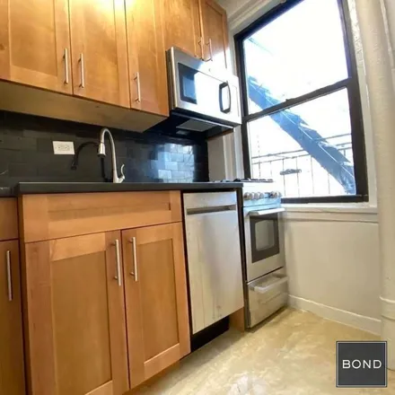 Image 3 - Gramercy Court, 245 East 21st Street, New York, NY 10010, USA - Apartment for rent