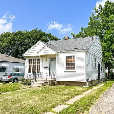 Rent this 2 bed house on 2512 Prospect Street in Flint, MI 48504