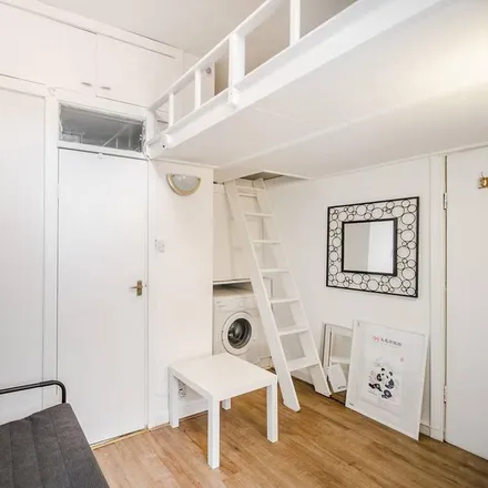 Rent this studio apartment on Dagnan Road in London, SW12 9LH
