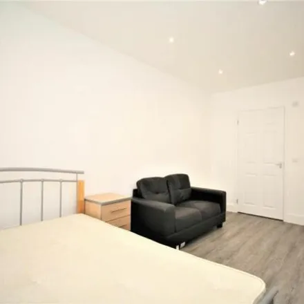 Image 2 - 63 Renters Avenue, London, NW4 3RD, United Kingdom - Duplex for rent