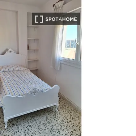 Rent this 4 bed room on Calle Guadalquivir in 04008 Almeria, Spain