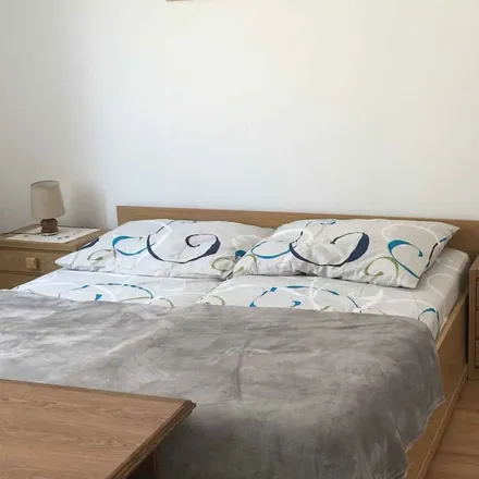Rent this 5 bed house on Balatonfenyves in Balaton utca, 8646