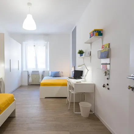 Rent this 6 bed room on Via Moretto Da Brescia in 30, 20133 Milan MI