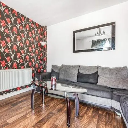 Image 3 - Hengist Way, London, SM6 9BP, United Kingdom - Apartment for sale