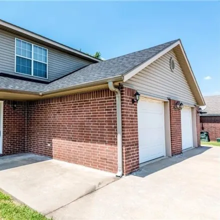 Buy this studio house on 2401 North Jeremiah Place in Fayetteville, AR 72704