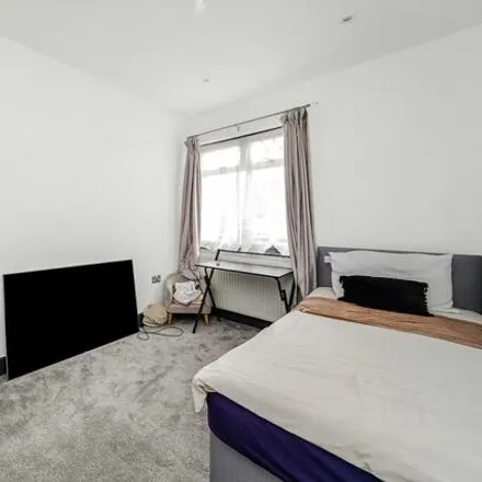 Image 7 - Purland Close, London, RM8 1AS, United Kingdom - House for sale