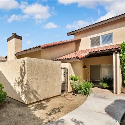 Buy this 2 bed condo on 6550 Nottingham Lane in Bakersfield, CA 93309
