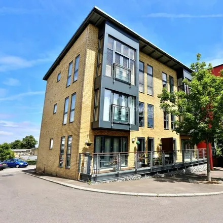 Rent this 2 bed apartment on Stone Castle in Park Lane, Worcester Park Estate