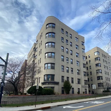 Rent this 2 bed apartment on 325 Main Street in City of White Plains, NY 10601