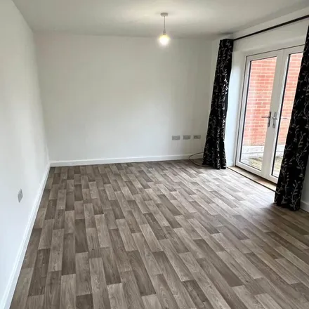 Image 5 - Willow Edge, Stroud, GL2 4BJ, United Kingdom - Apartment for rent