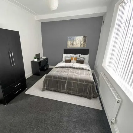 Rent this 4 bed room on Milnthorpe Street in Salford, M6 6DU