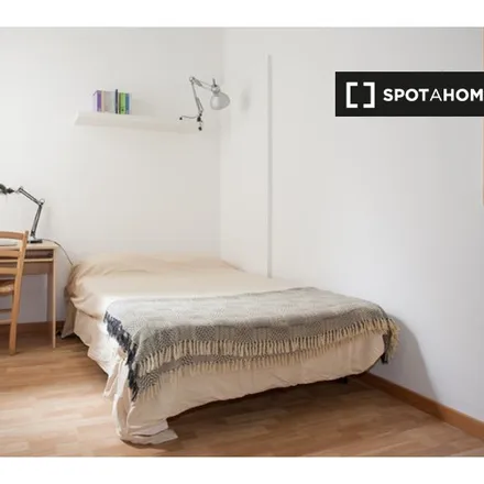 Rent this 7 bed room on Basar Market in Carrer de Girona, 08001 Barcelona