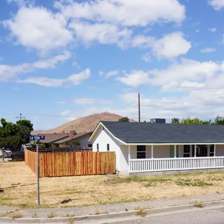 Buy this 3 bed house on 890 West La Vida Avenue in Porterville, CA 93257