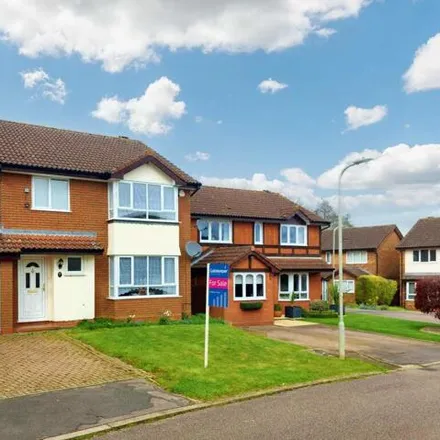 Buy this 4 bed house on unnamed road in Banbury, OX16 0UE