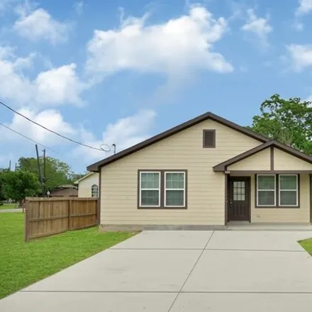 Buy this 4 bed house on 574 Center Street in Richmond, TX 77469
