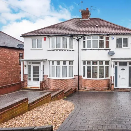 Rent this 3 bed duplex on Howard Road in West Bromwich, B43 5DT